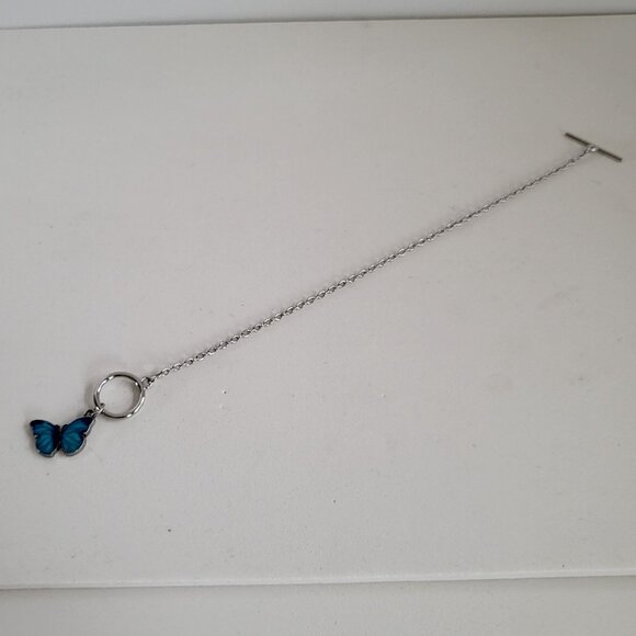 NWOT Silver tone bracelet with blue butterfly pendant and toggle clasp - Picture 4 of 6